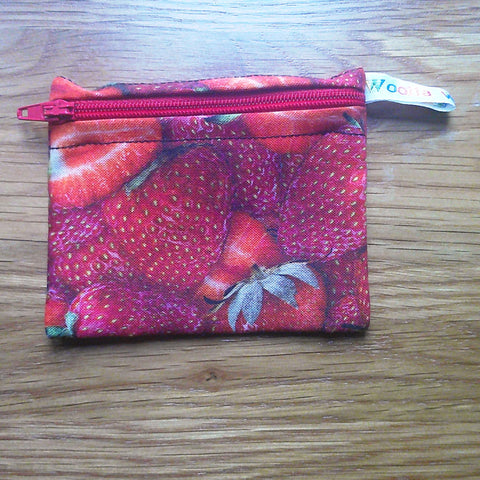 Snack Bag, Coin Purse, Pouch for Food, Organise, Store, Protect, Eco-Friendly and Washable Lunch, Travel, and Storage - Fresh Strawberries