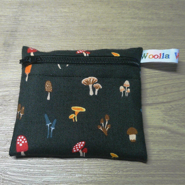 Snack Bag, Pouch for Food, Organise, Store, Protect, Eco-Friendly and Washable Lunch, Travel, and Storage - Black Toadstool