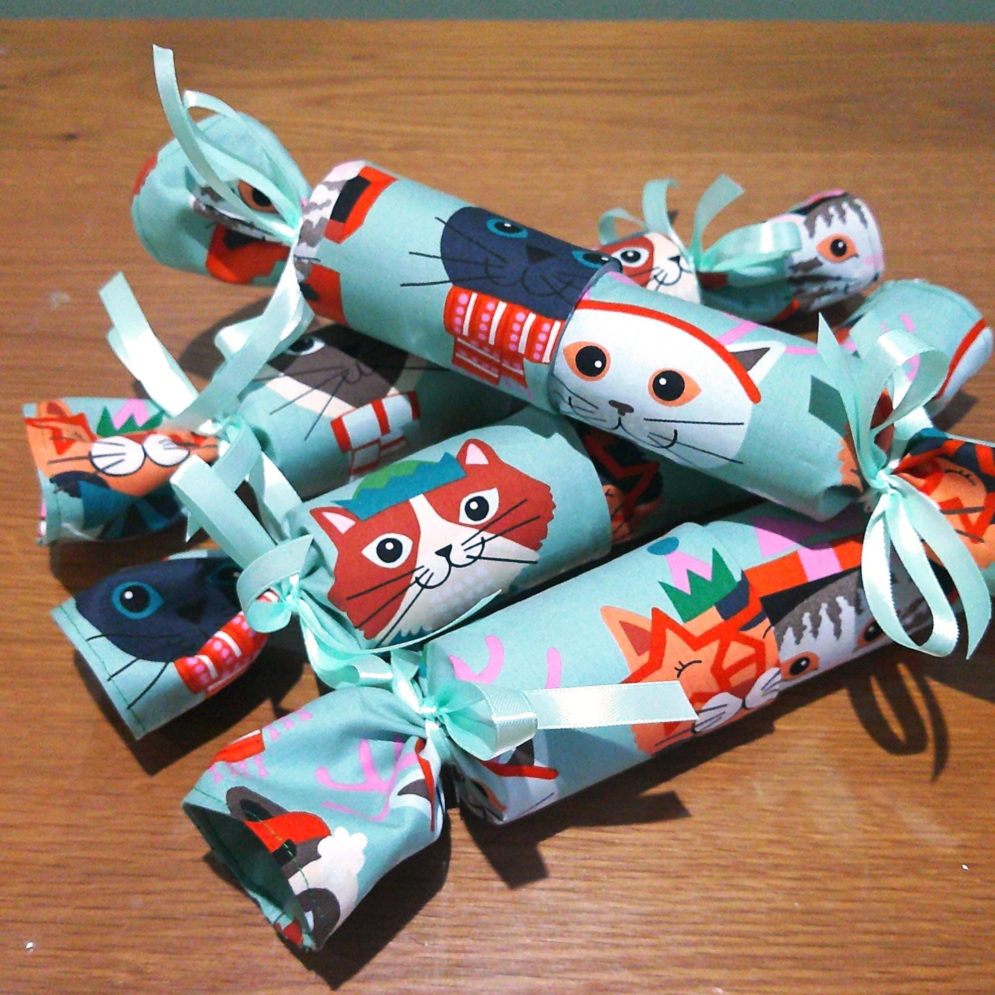 Reusable Christmas Cracker, Eco Friendly Sustainable Festive Table Decor, Refillable Zero Waste Holiday Gift Idea - Festive Sage Cats