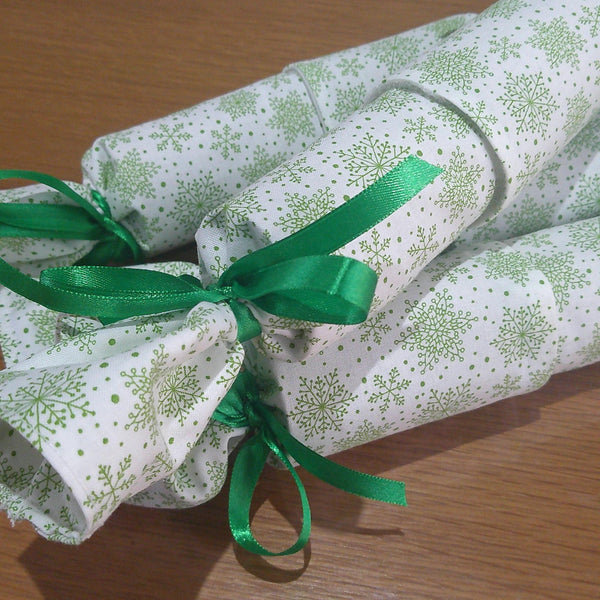 Reusable Christmas Cracker, Eco Friendly Sustainable Festive Table Decor, Refillable Zero Waste Holiday Gift Idea - Green Snowflake