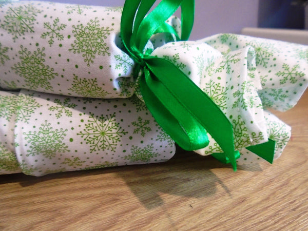 Reusable Christmas Cracker, Eco Friendly Sustainable Festive Table Decor, Refillable Zero Waste Holiday Gift Idea - Green Snowflake