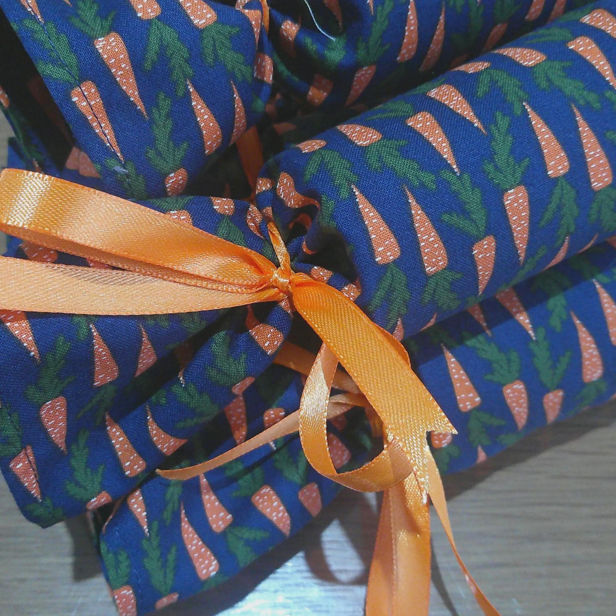 Reusable Easter Cracker | Eco Friendly Easter Table Decoration | Refillable Zero Waste Gift | Sustainable Spring Decor - Carrots