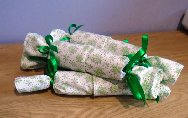 Reusable Christmas Cracker, Eco Friendly Sustainable Festive Table Decor, Refillable Zero Waste Holiday Gift Idea - Green Snowflake