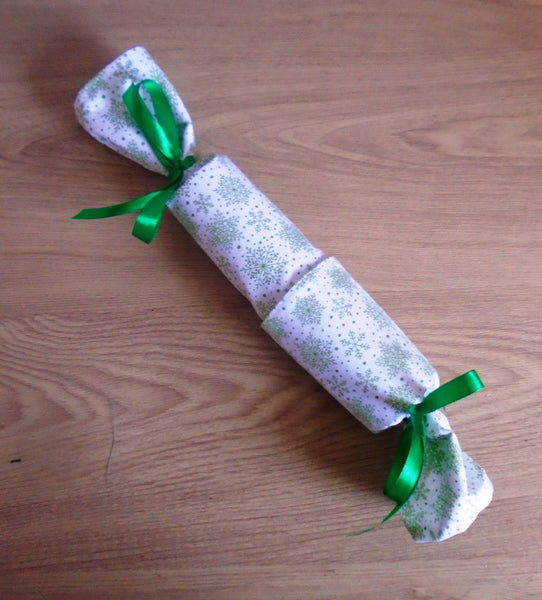 Reusable Christmas Cracker, Eco Friendly Sustainable Festive Table Decor, Refillable Zero Waste Holiday Gift Idea - Green Snowflake