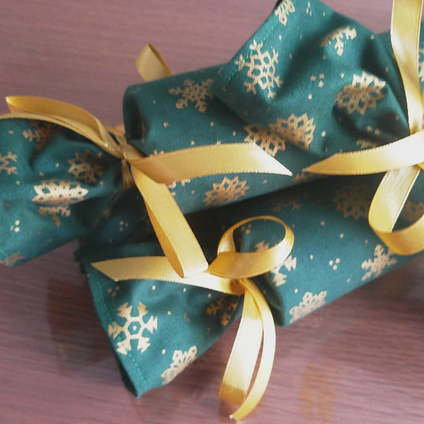 Reusable Christmas Cracker, Eco Friendly Sustainable Festive Table Decor, Refillable Zero Waste Holiday Gift Idea - Green Gold Snowflake