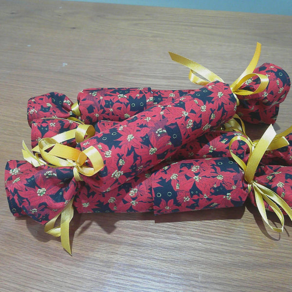 Reusable Christmas Cracker, Eco Friendly Sustainable Festive Table Decor, Refillable Zero Waste Holiday Gift Idea - Poinsettia Cat