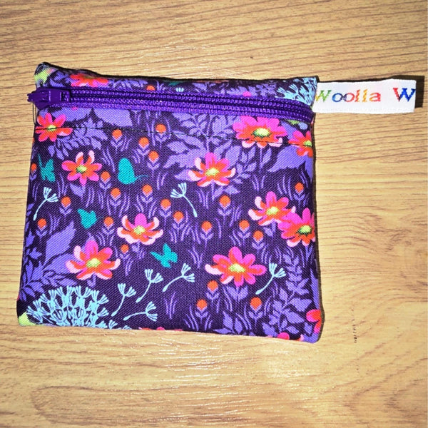 Pippins Reusable Snack Pouch, Pocket Sized Waterproof Food Safe Zip Bag, Washable Eco Lunch Pouch,  Mini Snack Bag Handmade Floral Hedge