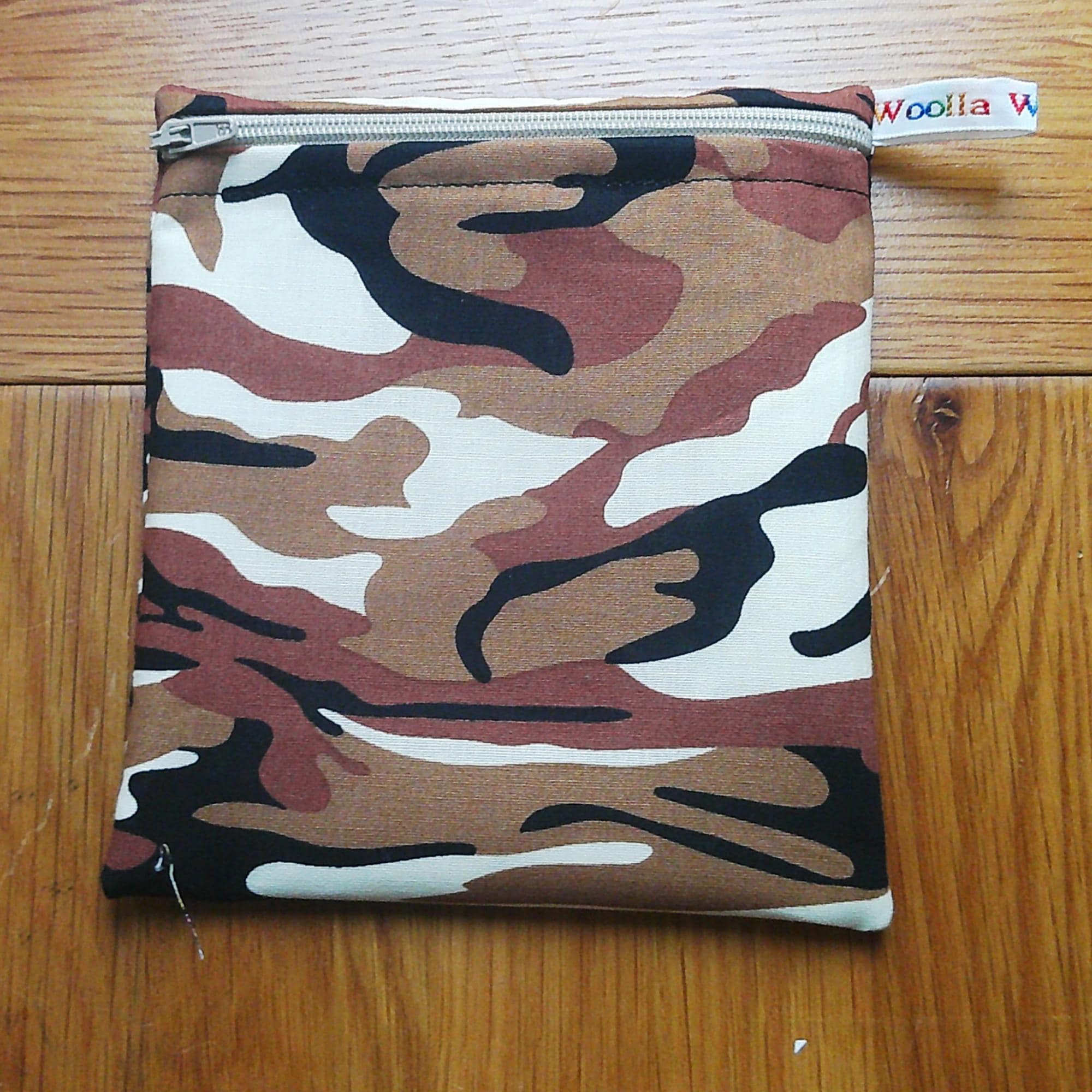 Small Reusable Snack Pouch Waterproof Food Bag, Eco-Friendly Washable Fabric Zip for Snacks, Change, Cosmetics, Accessories Brown Camo