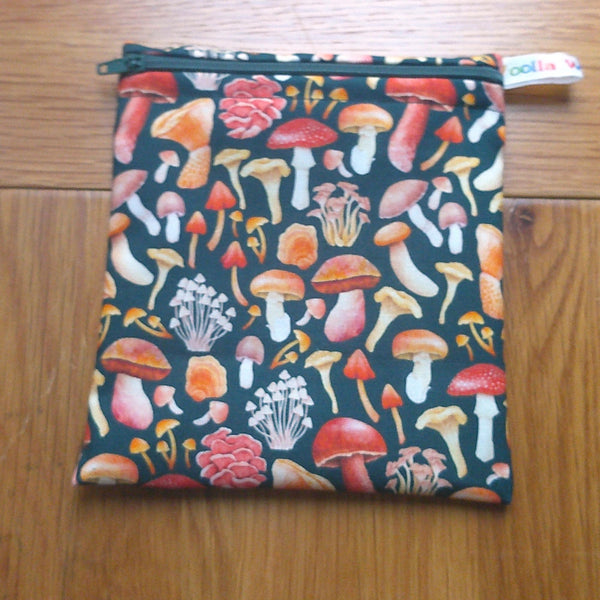 Small Reusable Snack Pouch Waterproof Food Bag, Eco-Friendly Washable Fabric Zip for Snacks, Change, Cosmetics, Accessories Forest Funghi