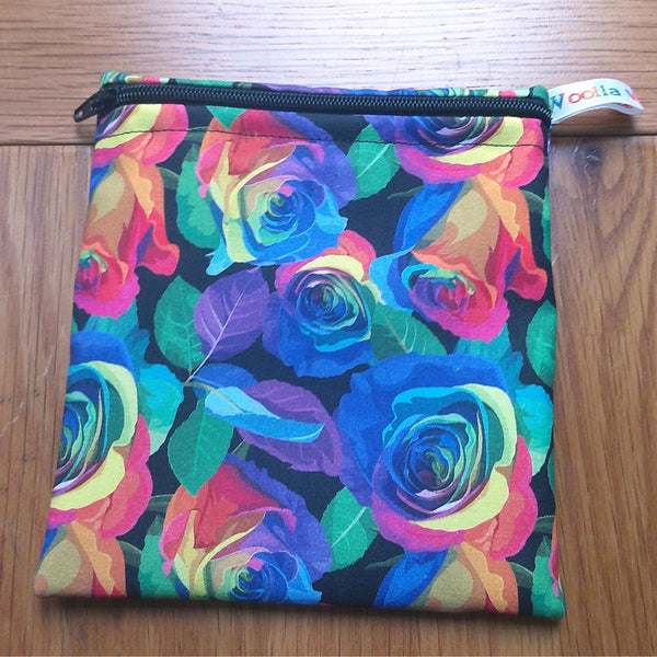 Small Reusable Snack Pouch Waterproof Food Bag, Eco-Friendly Washable Fabric Zip for Snacks, Change, Cosmetics, Accessories Abstract Roses