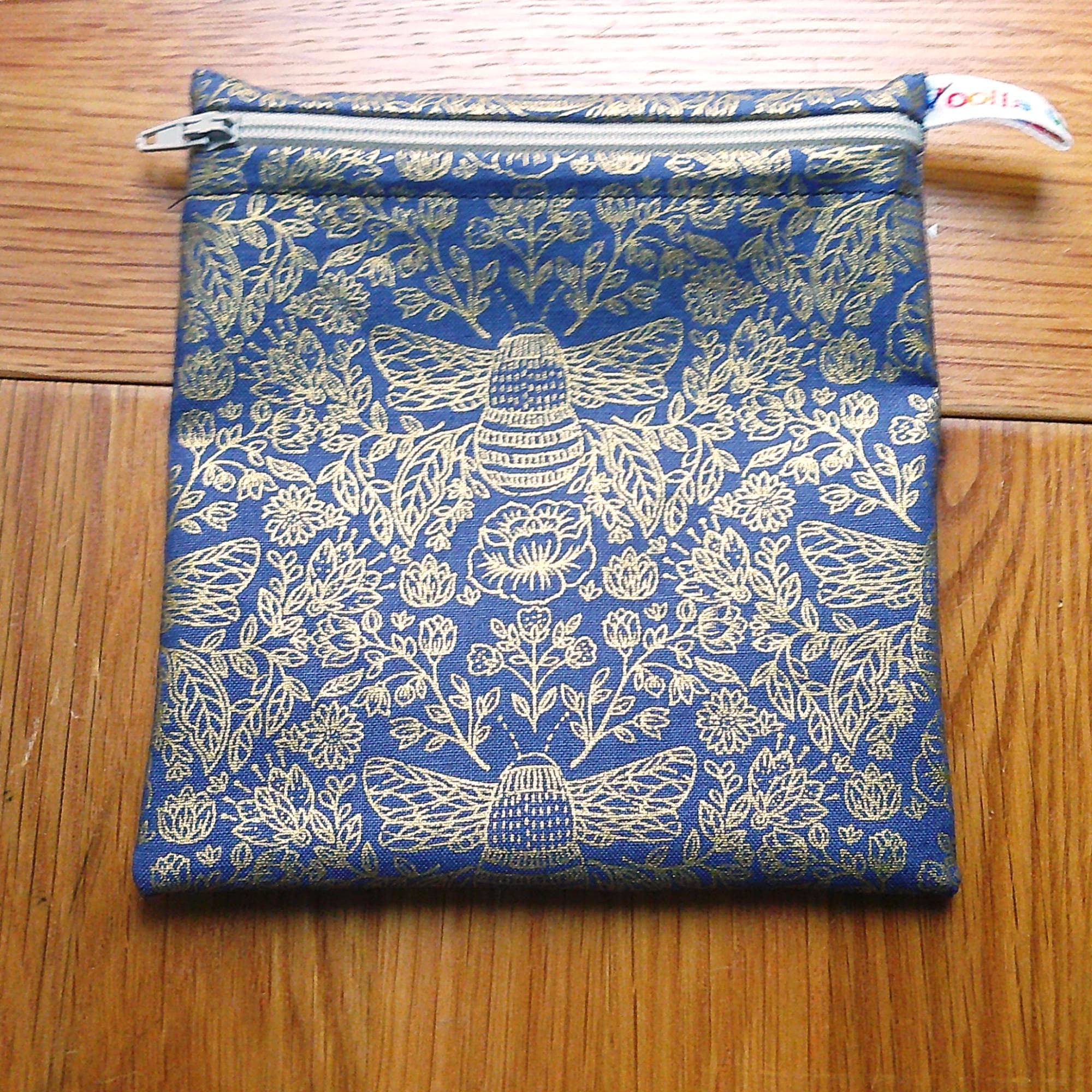 Small Reusable Snack Pouch Waterproof Food Bag, Eco-Friendly Washable Fabric Zip for Snacks, Change, Cosmetics, Accessories Queen Bee