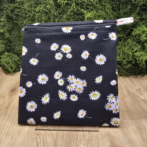 Reusable Sandwich Medium Pouch Eco-Friendly Waterproof Snack Bag, Fabric Zip Pouch for Food, Baked Goods, Everyday  Blk Daisy Floral
