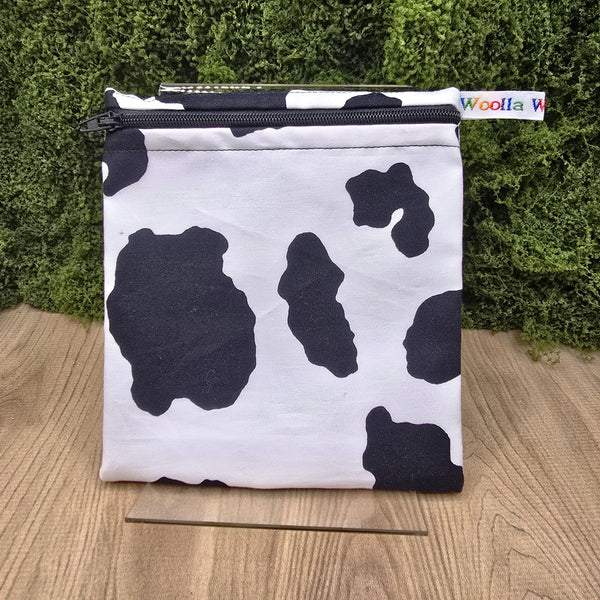 Small Reusable Snack Pouch Waterproof Food Bag, Eco-Friendly Washable Fabric Zip for Snacks, Change, Cosmetics, Accessories Cow Print