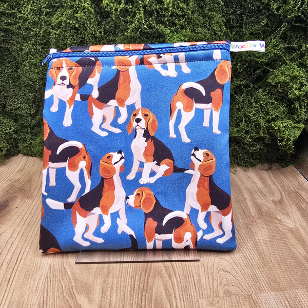 Reusable Sandwich Medium Pouch Eco-Friendly Waterproof Snack Bag, Fabric Zip Pouch for Food, Baked Goods, Everyday Blue Beagles