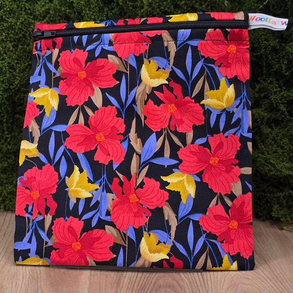 Reusable Sandwich Medium Pouch Eco-Friendly Waterproof Snack Bag, Fabric Zip Pouch for Food, Baked Goods, Everyday Charlotte Floral