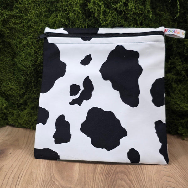 Reusable Sandwich Medium Pouch Eco-Friendly Waterproof Snack Bag, Fabric Zip Pouch for Food, Baked Goods, Everyday Cow Print