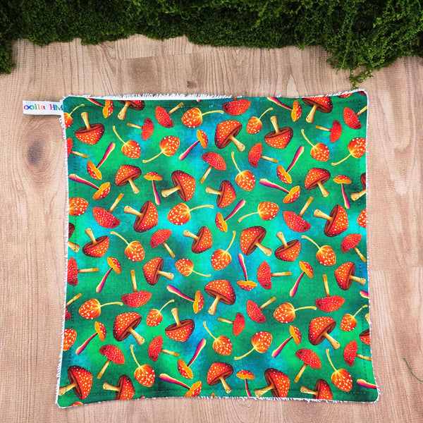 Face Flannel, Towel backed cloth, Wash Cloth, UnPaper Towel, Face Wipe, Makeup Remover, Eco Friendly, Plastic Free - Green Toadstool
