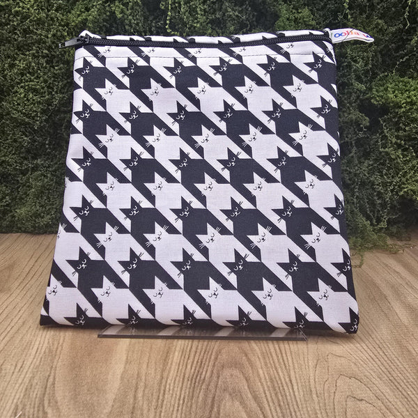 Reusable Sandwich Bag, Sanitary Pads Bag, Bagel Holder, Travel Makeup Bag Reusable Snack Pouch, Vegan Snack Box, Zip, B/W Geo Cats