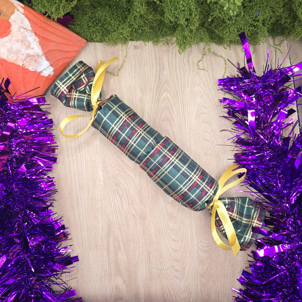Reusable Christmas Cracker, Washable, Eco Friendly Sustainable Festive Table Decor, Refillable Zero Waste Holiday Gift Green Metallic Tartan