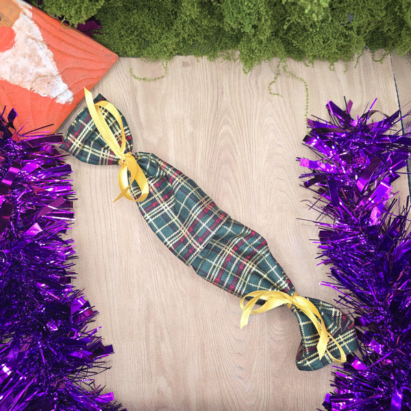 Reusable Christmas Cracker, Washable, Eco Friendly Sustainable Festive Table Decor, Refillable Zero Waste Holiday Gift Green Metallic Tartan