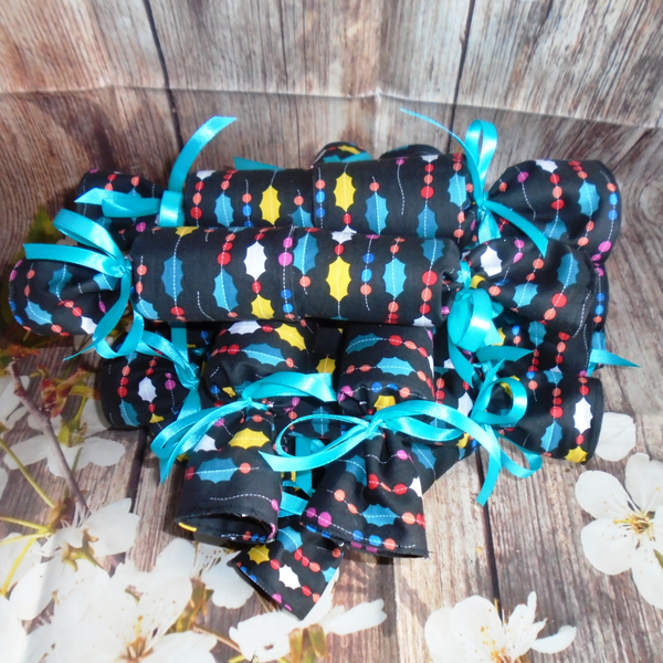 Holly Strings On Black Fabric Reusable Christmas Cracker Pullable Eco Friendly Crackers Zero Waste