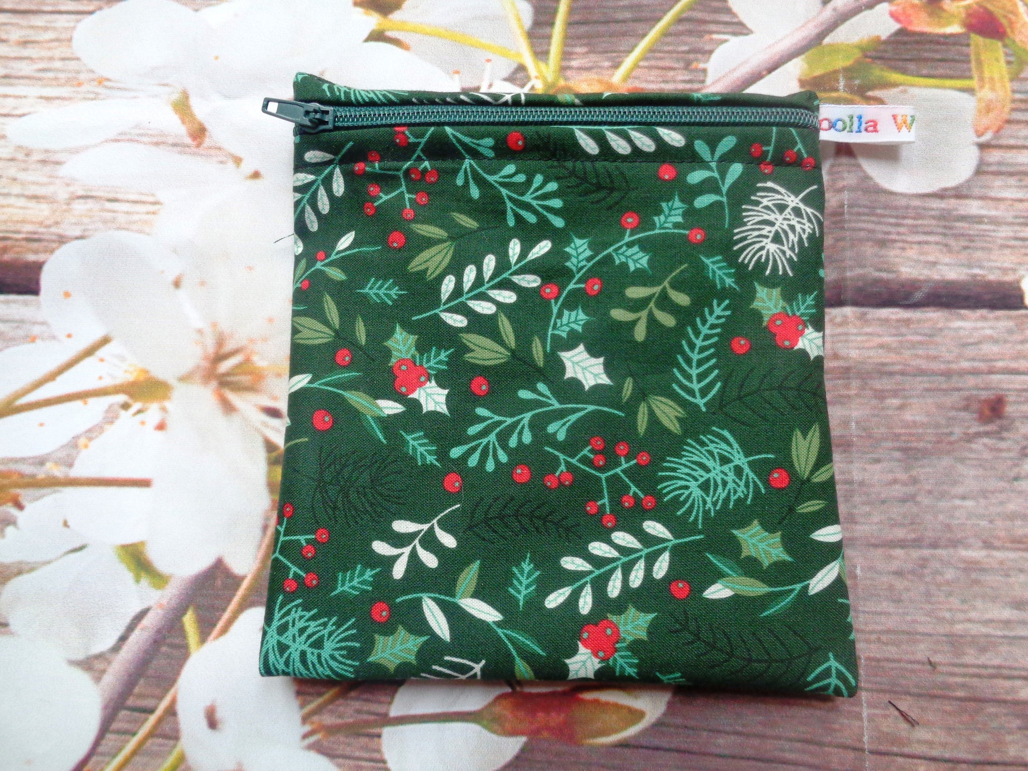 Green Holly Foliage - Small Poppins Pouch Washable Snack Bag